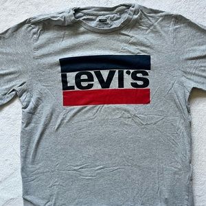 Vintage Levi’s T-Shirt - Size Small